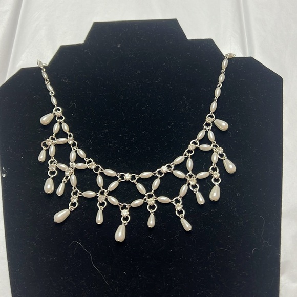 Beaded necklace with Faux pearls - Picture 3 of 4